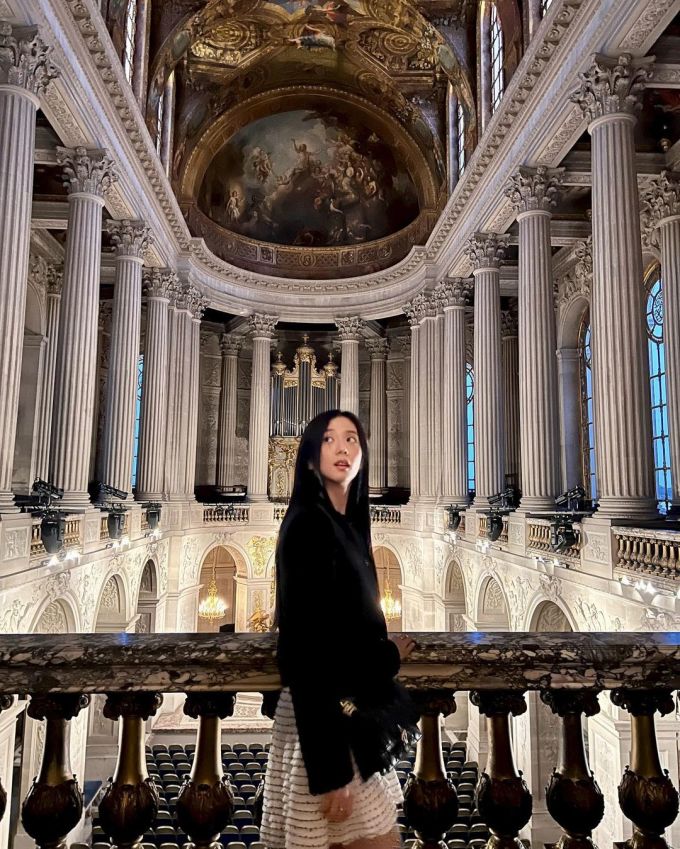 Jisoo dạo chơi Paris sau khi xem Lisa biểu diễn - 3
