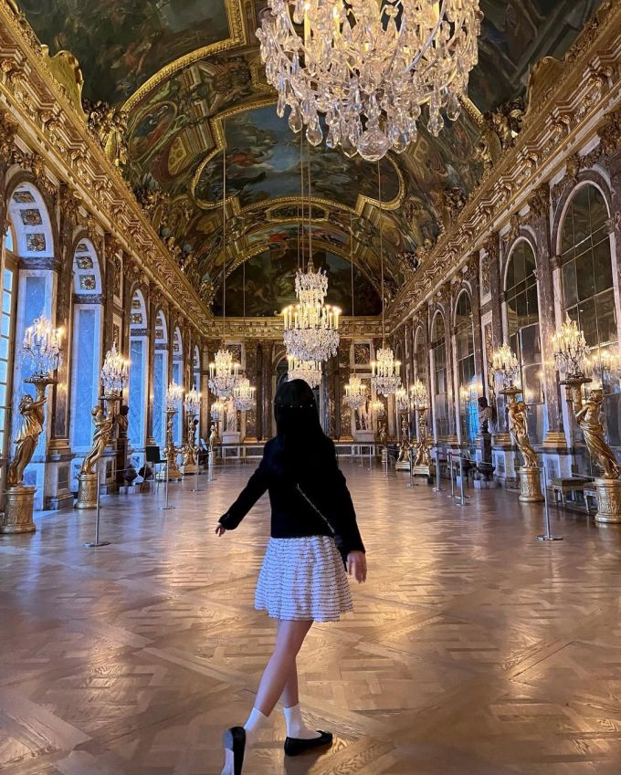 Jisoo dạo chơi Paris sau khi xem Lisa biểu diễn - 2